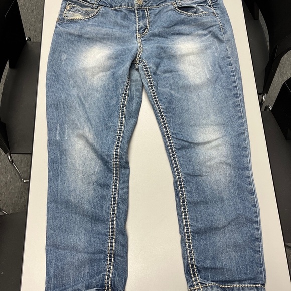 Almost Famous Women Junior’s Light Medium Wash Denim Ankle Jeans Size 15 X 24’ - Picture 1 of 7